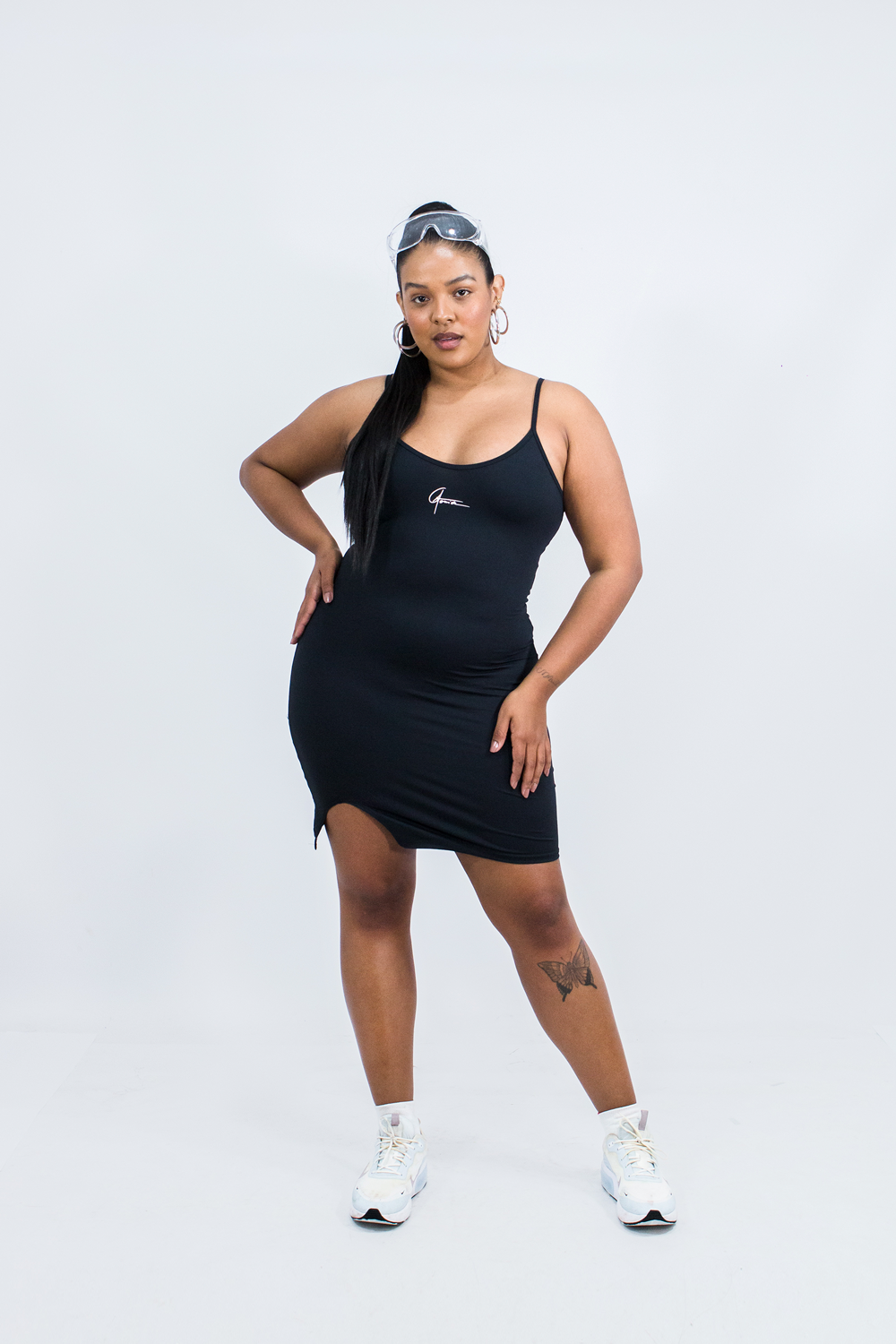 Vestido preto coladinho curto store