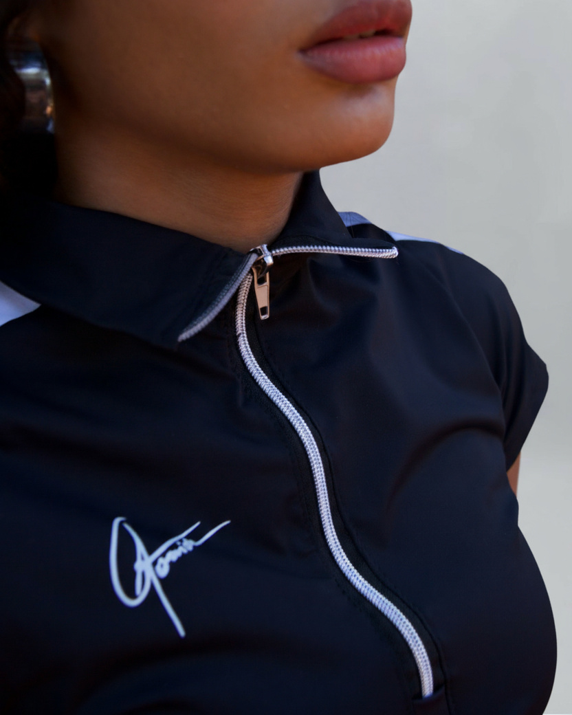 Camiseta Feminina de Manga Curta com Ziper Agomide - Loja Online Agomide