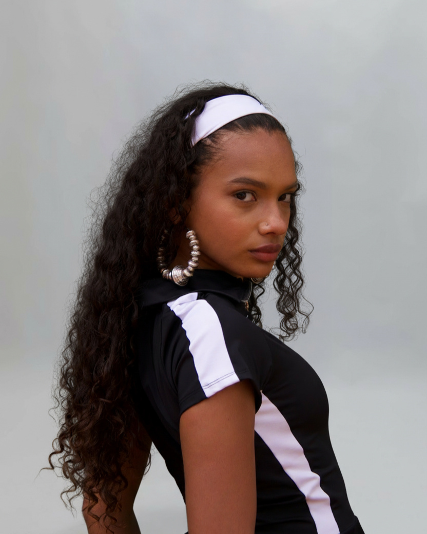 Camiseta Feminina de Manga Curta com Ziper Agomide - Loja Online Agomide