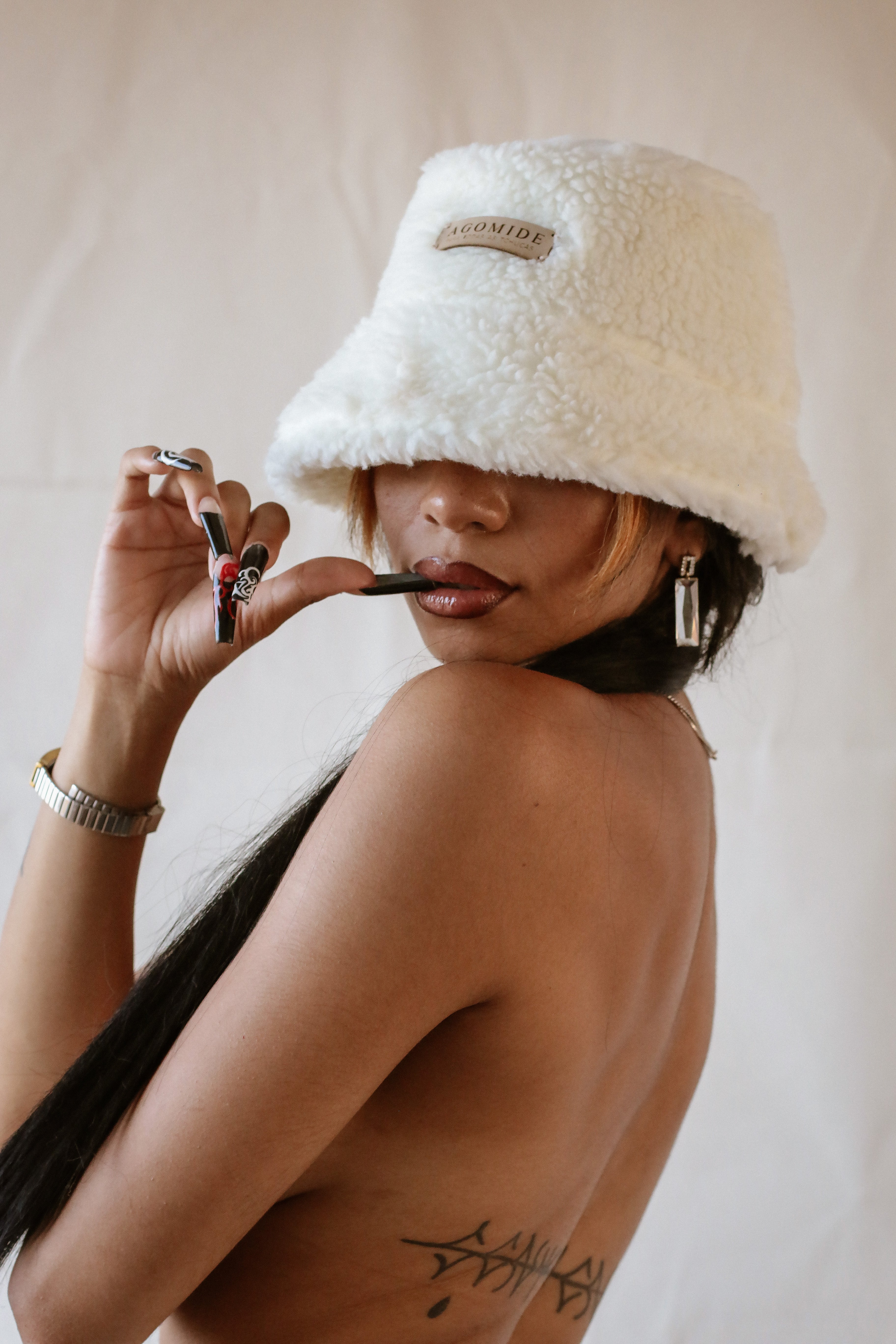  Bucket de Pelo Off White Agomide