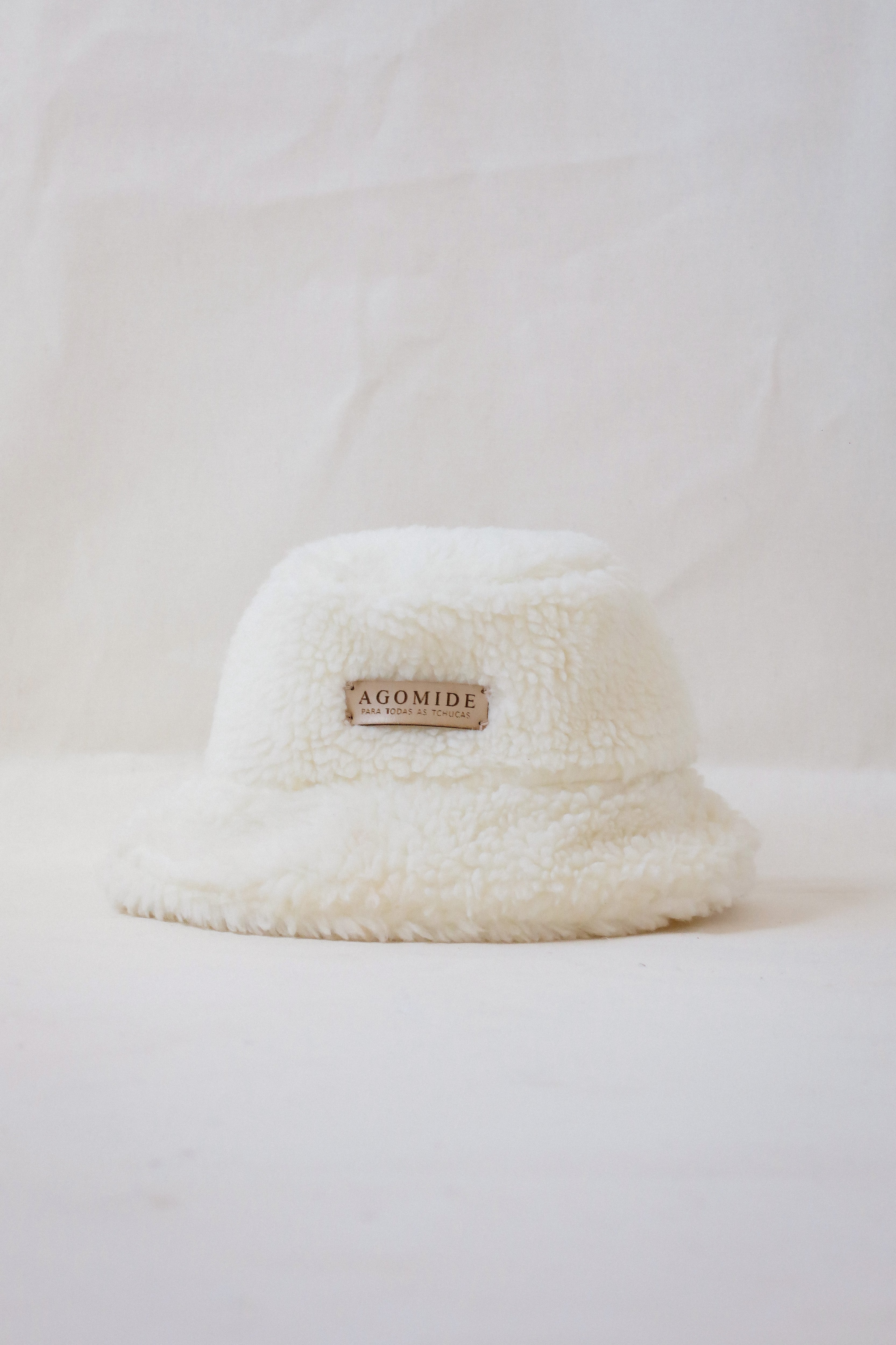  Bucket de Pelo Off White Agomide